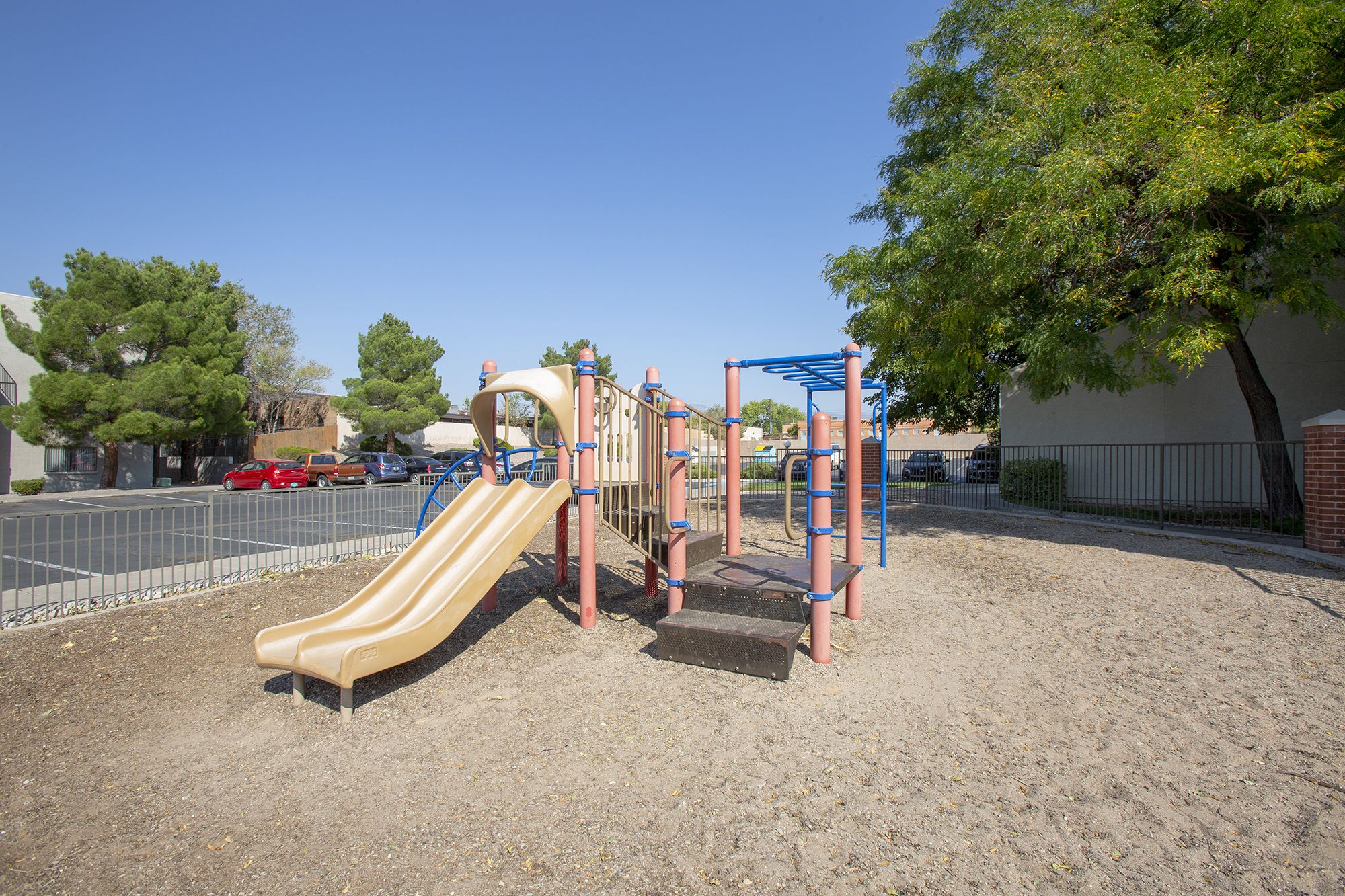 Photos & Tour | Comanche Wells Apartments | Albuquerque, MN